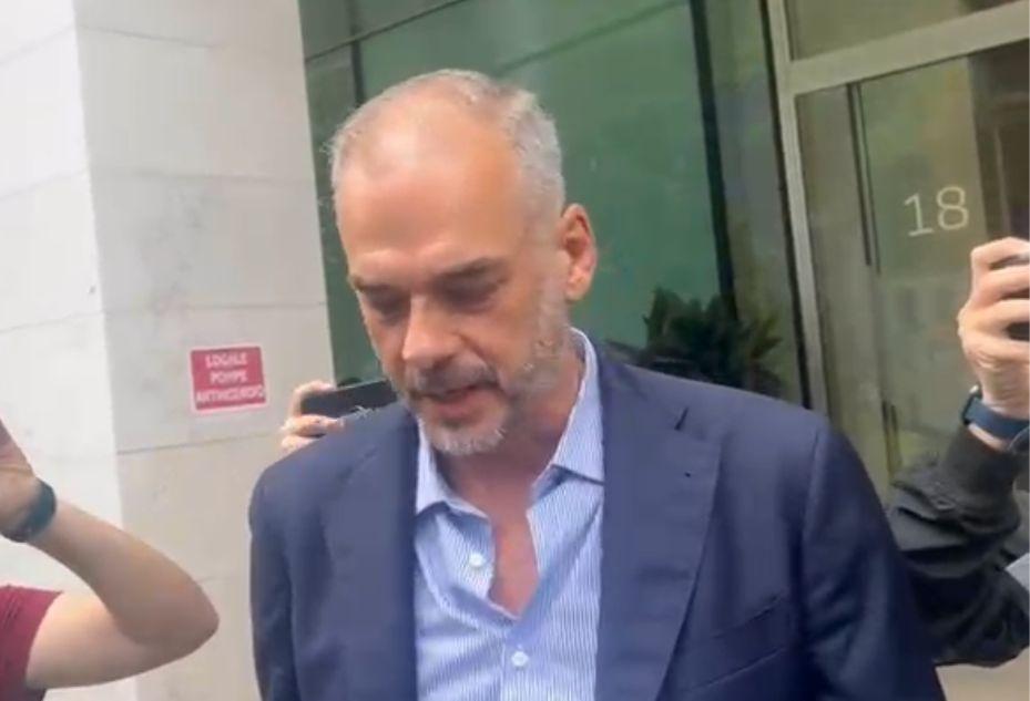 VIDEO - L'agente di Provedel lascia la sede dell'Inter: secco no comment