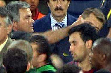 Mou show, dito nell'occhio a Tito: "Non commento"