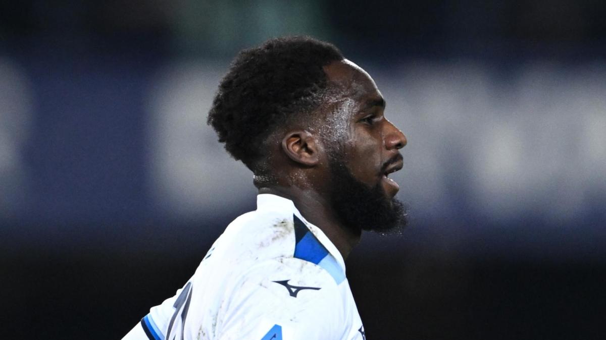 Qui Lazio - Sarri studia l'undici anti-Inter: un ballottaggio in difesa. Dia riferimento centrale, Vecino in panchina