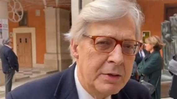 Sgarbi al contrattacco: "Un cinese e un americano vogliono distruggere San Siro, io dico no"