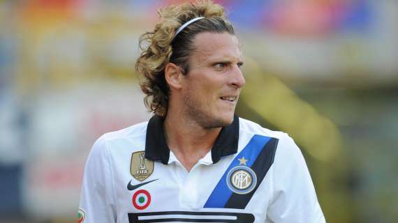 Calvario Forlan: niente Genoa, è stiramento