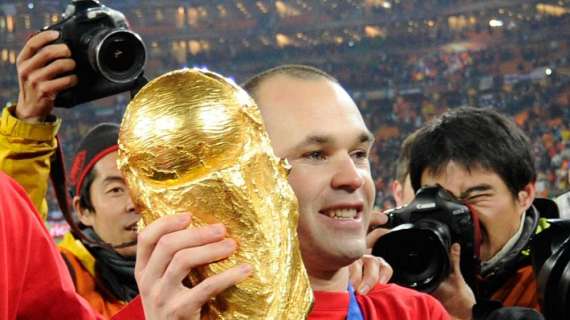 Iniesta: "The Golden Ball goes to Sneijder"