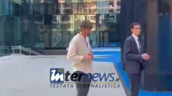 VIDEO - Di Gennaro lascia la sede dell'Inter: nessuna dichiarazione. Domani visite mediche e ufficialità 