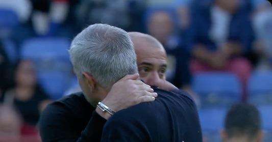 VIDEO - Sampdoria-Roma, Stankovic ritrova Mourinho: lungo abbraccio tra i due