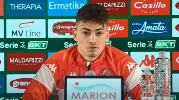 Bari, pareggio in volata contro il Cagliari. Esposito: "Punto di carattere e volontà"