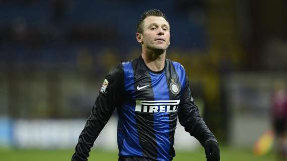 Cassano va dagli arbitri... e loro si allontanano!