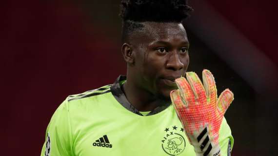 Onana sbaglia ancora, tifosi Ajax inferociti. Ma Ten Hag lo difende: "Nella ripresa ci ha salvati bene"