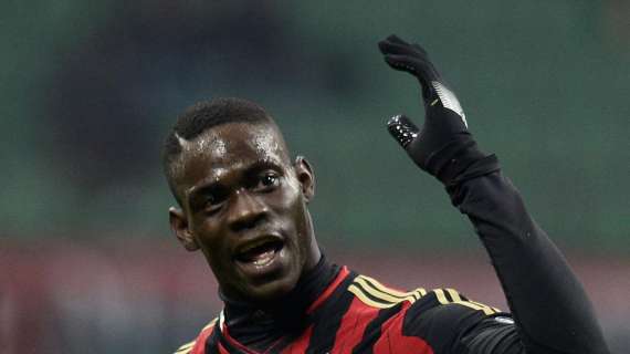 Balotelli: "Buon Natale e buon anno pure all'arbitro"