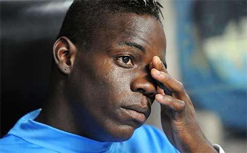 Balotelli si scopre allergico... all'erba!