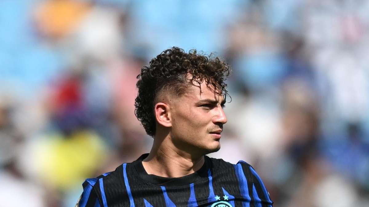 La Lega Serie A elogia Sebastiano Esposito: "Enfant prodige, approda in Sardegna per guidare l'attacco cagliaritano"