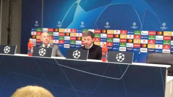 Van Bommel in conferenza: "Se Handanovic fosse stato espulso all'andata forse saremmo andati avanti"