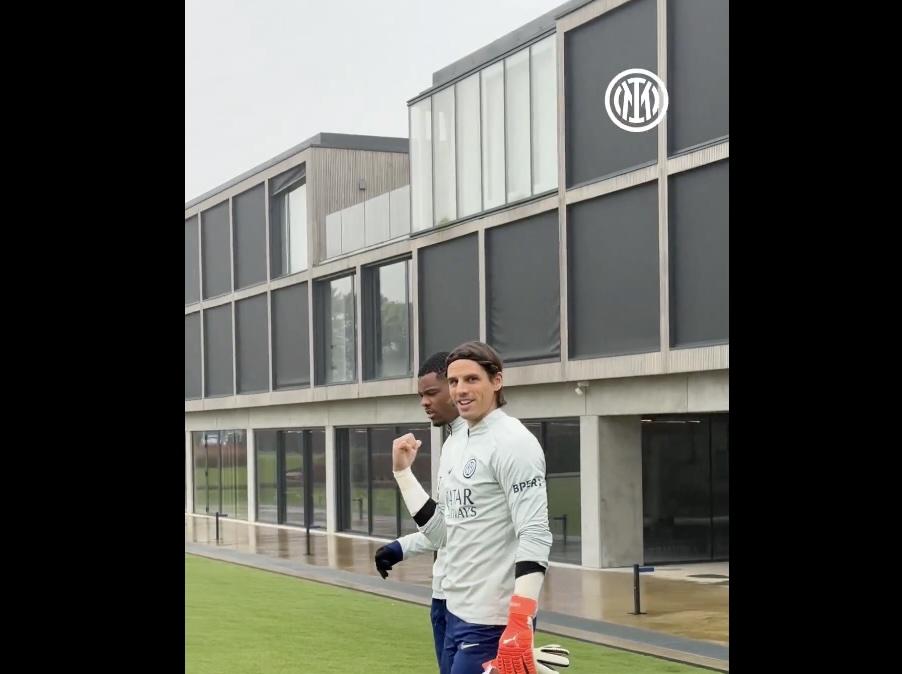 VIDEO - Inter-Juve, allenamento mattutino ad Appiano. Sommer entra in campo con Dumfries: "E' tornato"