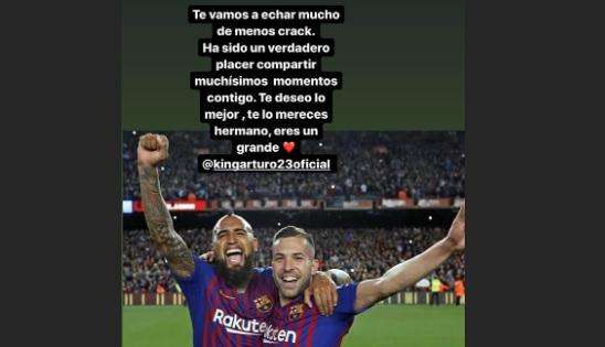 Barcellona, gli ex compagni salutano Vidal dai social: "Ci mancherai tanto"