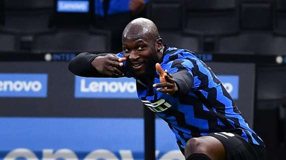 Lukaku si trasforma in Babbo Natale: una console in regalo per i compagni di squadra 