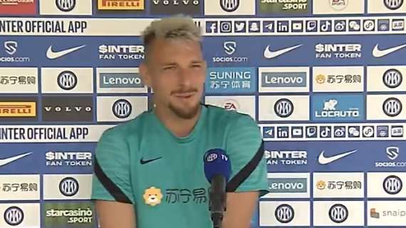 Radu scherza con i colleghi di Inter Tv: "Mi viene da ridere durante le interviste"