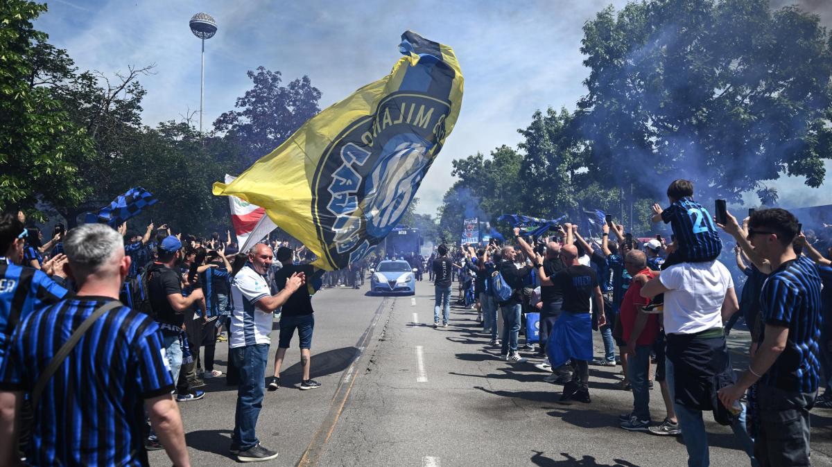 LIVE - La festa Scudetto dell'Inter si sposta sulle strade di Milano, è partita la parata