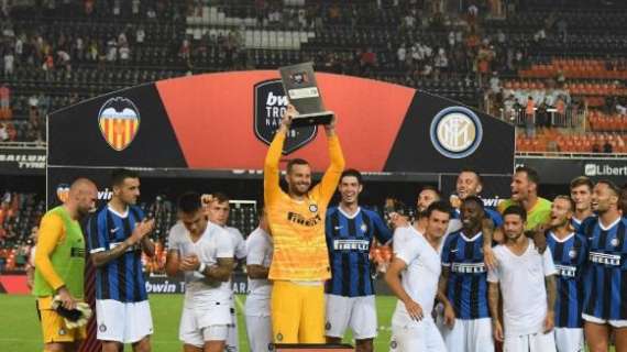 FOTO - L'Inter vince il Trofeo Naranja 2019: ecco Handanovic con la Coppa