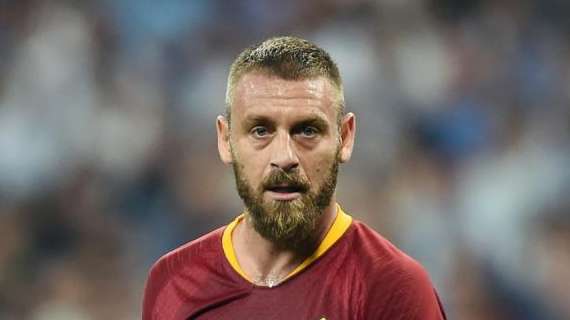 Roma, De Rossi dedica la vittoria nel derby a Sabatini: "Lo abbraccio tantissimo"