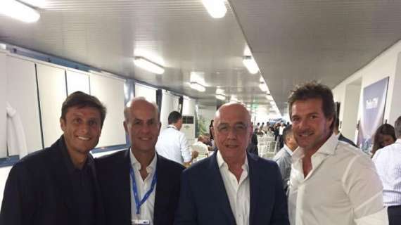 FOTO - Scatto con Zanetti e Galliani al Mapei Stadium