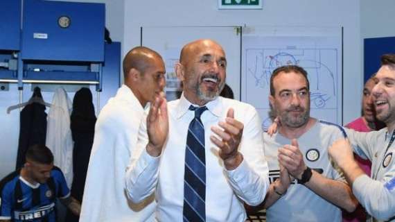 Inter in Champions, le foto della festa negli spogliatoi: anche Spalletti presente