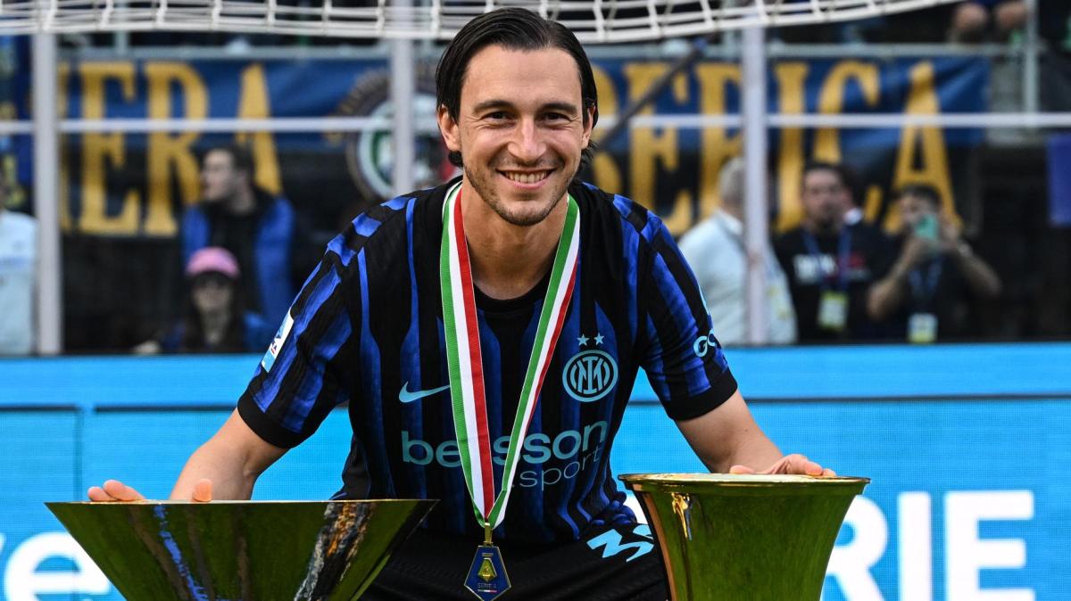 Romano: "Darmian vuole giocare un'altra stagione: tre offerte sul piatto"