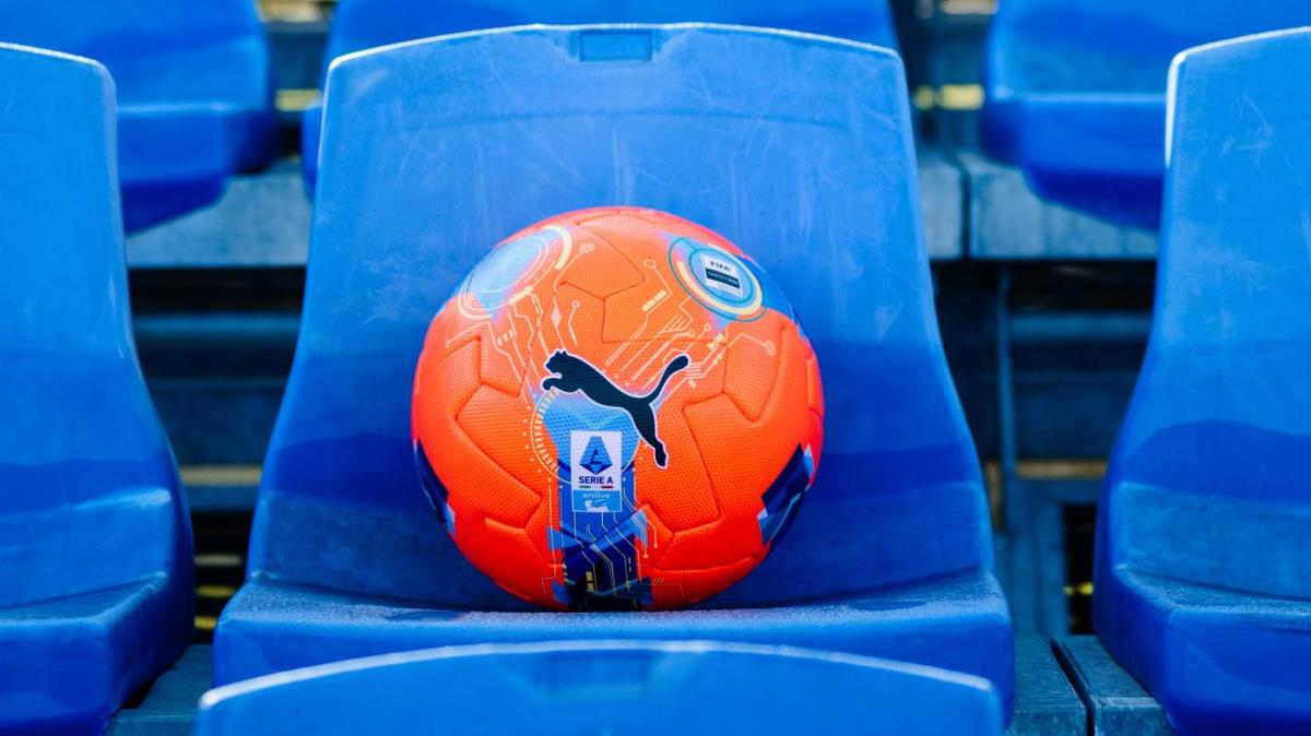 Lega Serie A, arriva il nuovo pallone per la stagione invernale: dal giallo al fluo orange