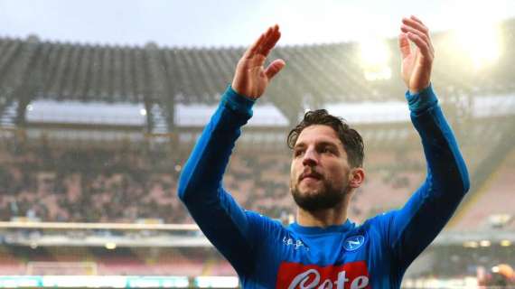 Napoli in scioltezza: 5 gol al Cagliari e +4 sulla Juve