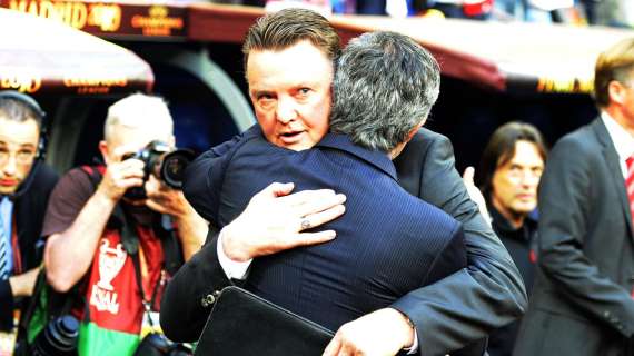 Van Gaal e Mourinho si salutano a Madrid, lo scorso 22 maggio