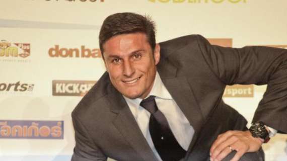 Capitan Zanetti va nello spogliatoio con la squadra