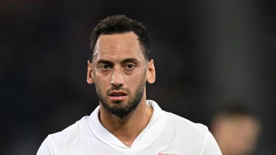 Calhanoglu difende Montella: "Il ct è lui e va rispettato. Forse la gente vorrebbe un tecnico turco"