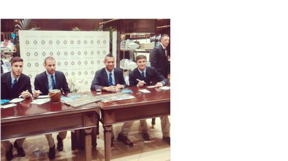 FOTO - Ricky, Palacio, Guarin e Pupi, tutti insieme a firmare autografi per Brooks Brothers