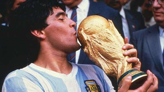 Due anni senza Maradona, Zanetti: "Idolo e trascinatore, ci ha fatto sognare di diventare calciatori"