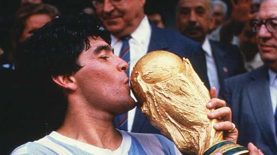 Perisic omaggia Maradona sui social: "Le leggende non muoiono mai"