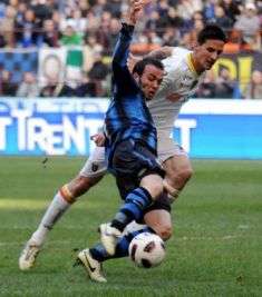 Pazzini segna il gol vittoria in Inter-Lecce