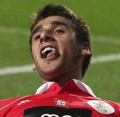 Salvio resta nel mirino, ma per convincere il Benfica...