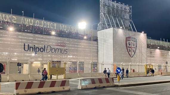 Cagliari-Inter, l'Unipol Domus è sold out: presenti più di 16mila spettatori. Sugli spalti anche Zola 