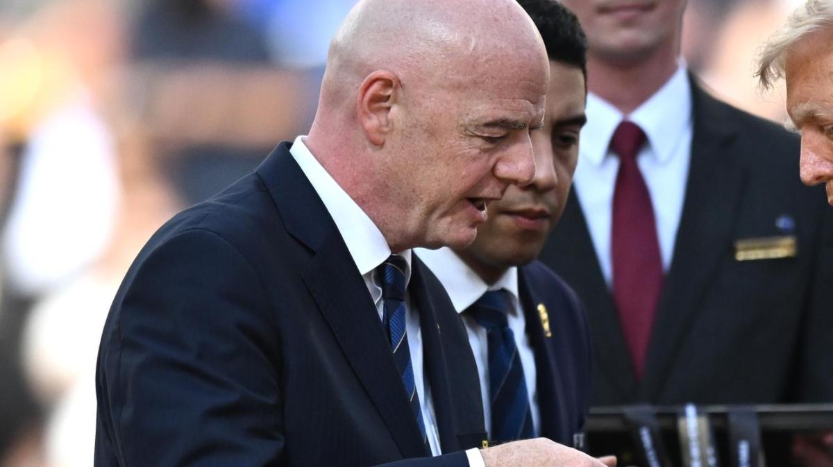 Fuorigioco, Infantino apre al cambiamento: "In futuro forse servirà essere avanti con tutto il corpo" 
