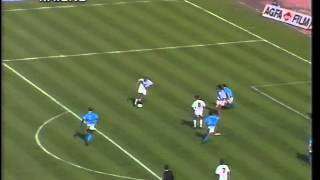 VIDEO - LE PARTITE DEL GIORNO - Capolavoro di Bergkamp a Napoli. Pelé-Cruz, è finale di Coppa Italia