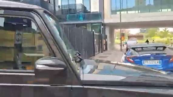 VIDEO - Giornata intensa in viale della Liberazione: anche Chivu lascia la sede dell'Inter 