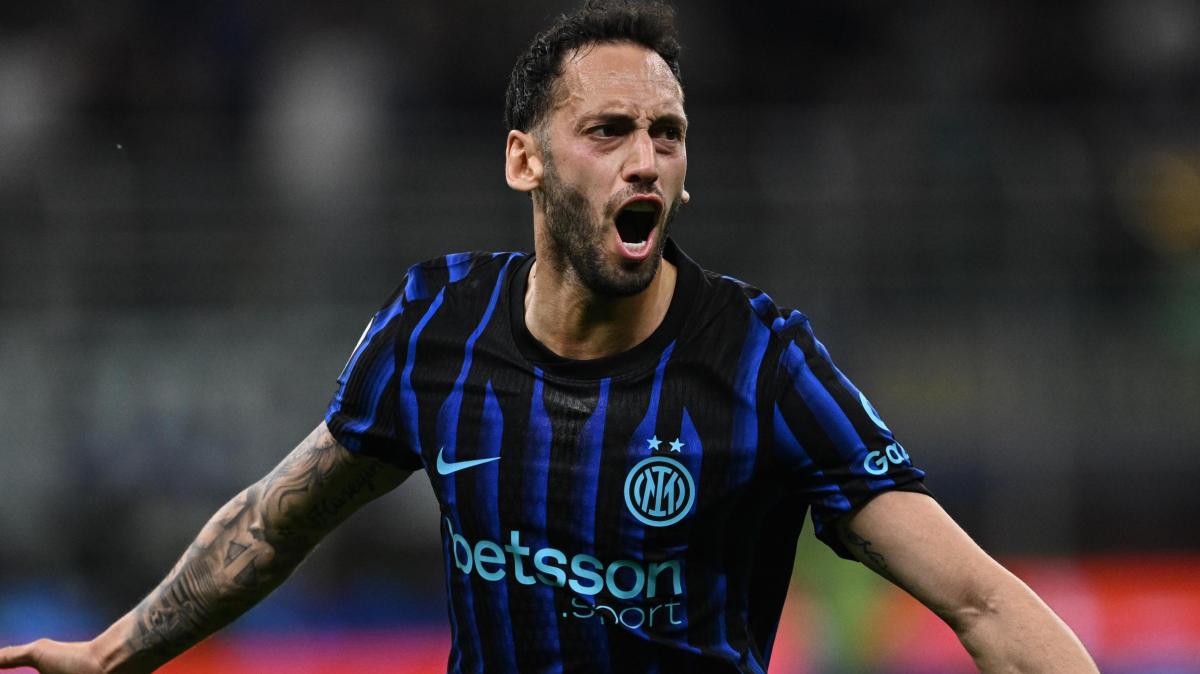 Calhanoglu: "Sogno di vincere con l'Inter, Chivu più empatico di Inzaghi. Ecco cosa ci siamo detti prima della Roma"