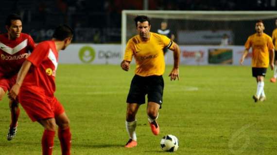 FOTO - Figo capitano delle leggende in Indonesia