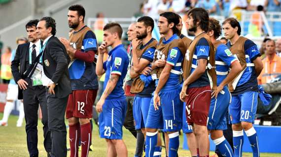 Azzurri accolti a Fiumicino da messaggi eloquenti