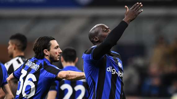 Pagelle TS - Lukaku lotta, Dzeko poco ispirato, Dumfries sale di tono