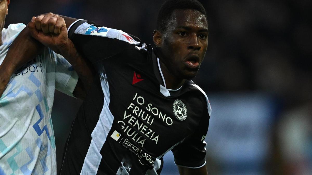 Patente falsa a un controllo della polizia: denunciato Gueye, attaccante dell'Udinese