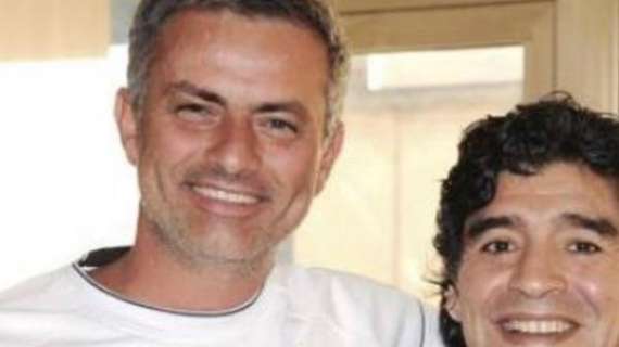 Mourinho e il dolore per la morte di Maradona: "Amico, mi manchi"
