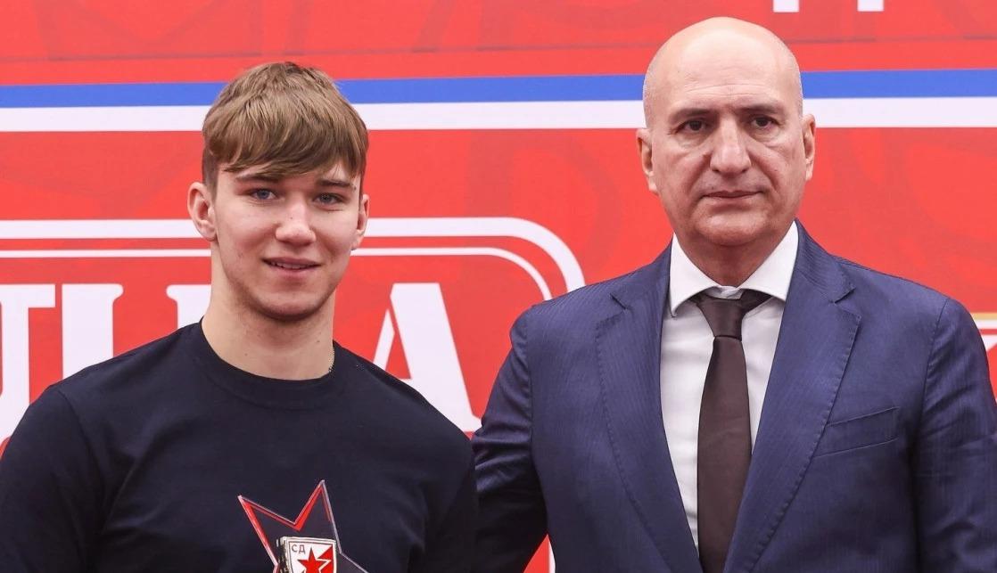 Kostov continua a raccogliere consensi. Il giovane talento premiato in patria