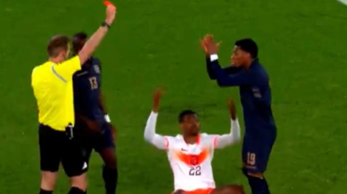 Rosso a Dumfries, Van der Vaart: "Può valere come allenamento in vista dei Mondiali. Però io..."