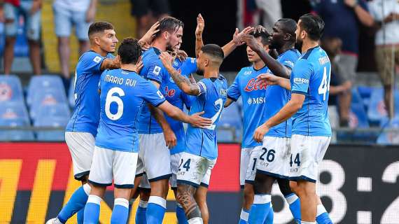 Il Napoli batte il Genoa e aggancia Inter e Lazio. Pari tra Sassuolo e Sampdoria