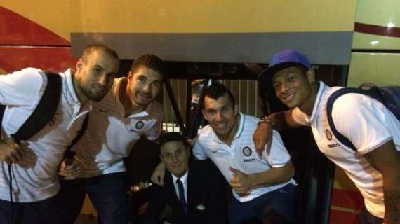 FOTO - Medel con Zanetti, Palacio, Carrizo e Guarin: "Lavoriamo duro, ora insieme verso l'Atalanta"