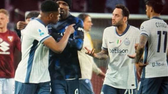 Scontro Dumfries-Calhanoglu, la scarpa bucata del Leone Acerbi e il rigore "conteso" tra Asllani e Taremi: i retroscena di Torino-Inter 